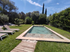 Villa avec piscine proche centre ville Nîmes